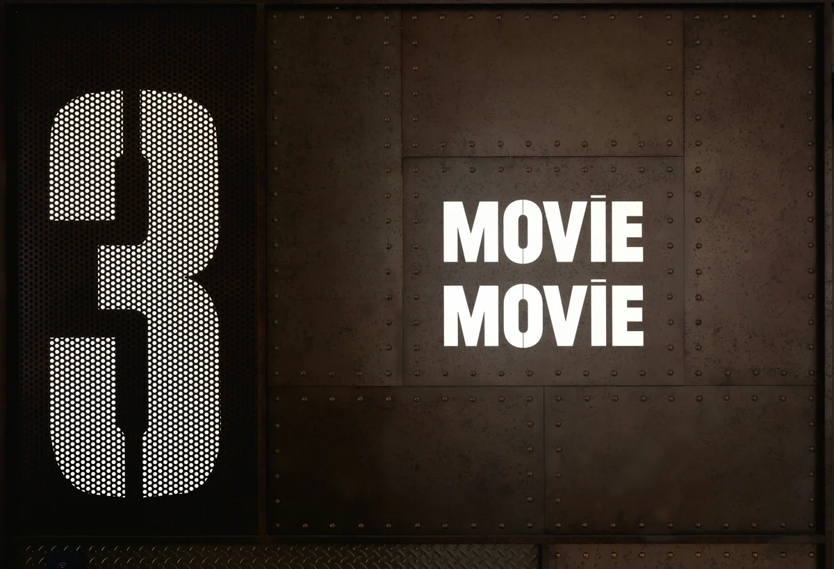 A huge number 3 on a metal plate - iptv m3u