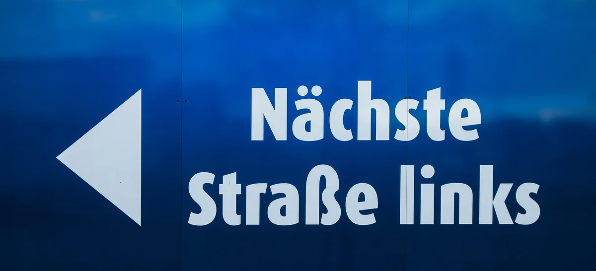 a blue sign with a white arrow pointing to the right - iptv germany