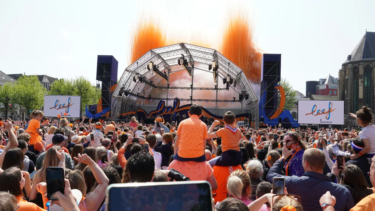 a large crowd of people at a concert - iptv netherlands